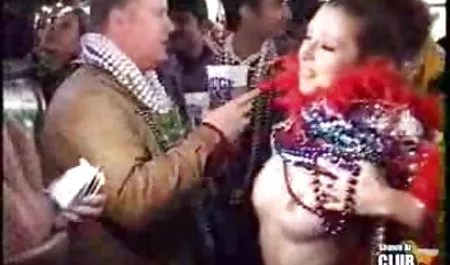 مرد با تصاویر متحرک حشری بشقاب