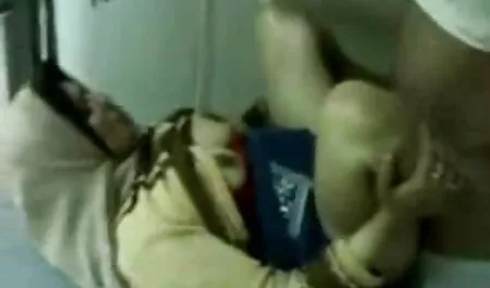معشوق در کرست یک دختر شلوغ را عکس کون سکسی دختر صید می کند