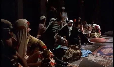 آن مرد سخت می خورد و بعد از قرار گرفتن در الاغ ، دیک مکیده تصاویر متحرک کوس لیسی می دهد