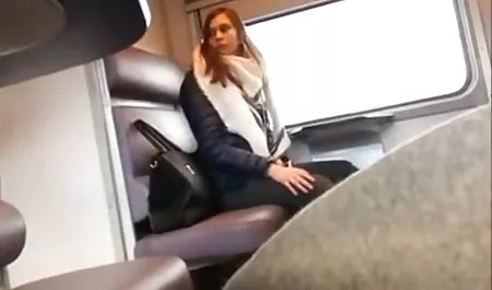 او یک خدمتکار را با کنه لاستیکی کاشت ، و سپس او یک جوجه را با همسرش به اشتراک کونسکسی متحرک گذاشت