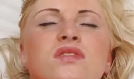 پریسیلا گرلا Francesca Lee با قلعه عکس سکسی کیردرکون جانی در حمام گرفتار شد